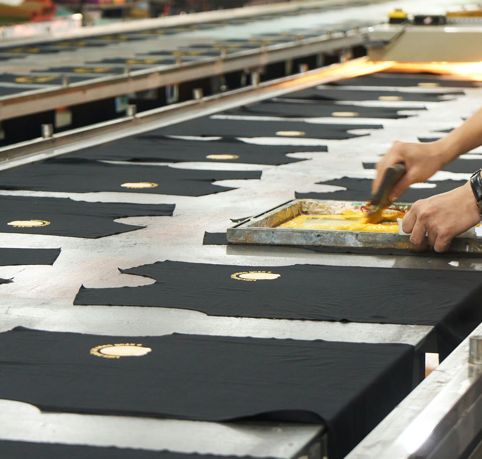 Shirts worden met zeefdrukraam geprint