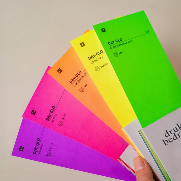 Neon fluorkleuren drukken van neon paars tot neon groen