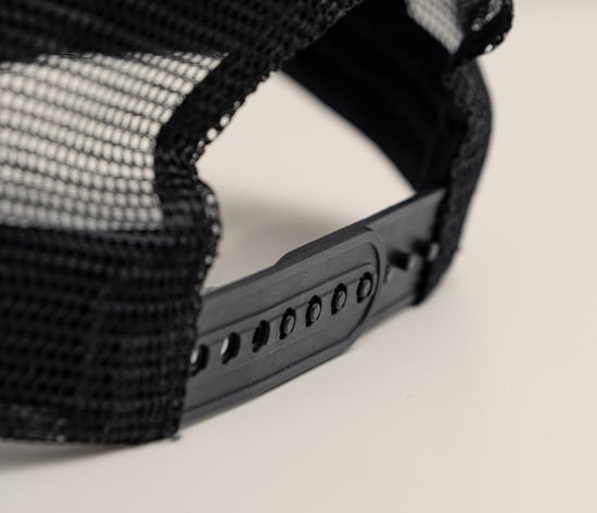 Opvallende trucker cap met logo voor klantenbinding