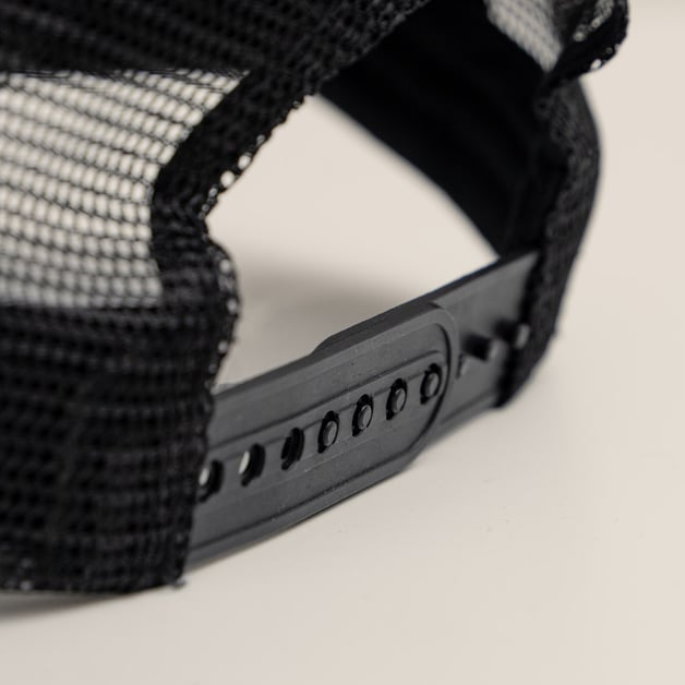 Opvallende trucker cap met logo voor klantenbinding