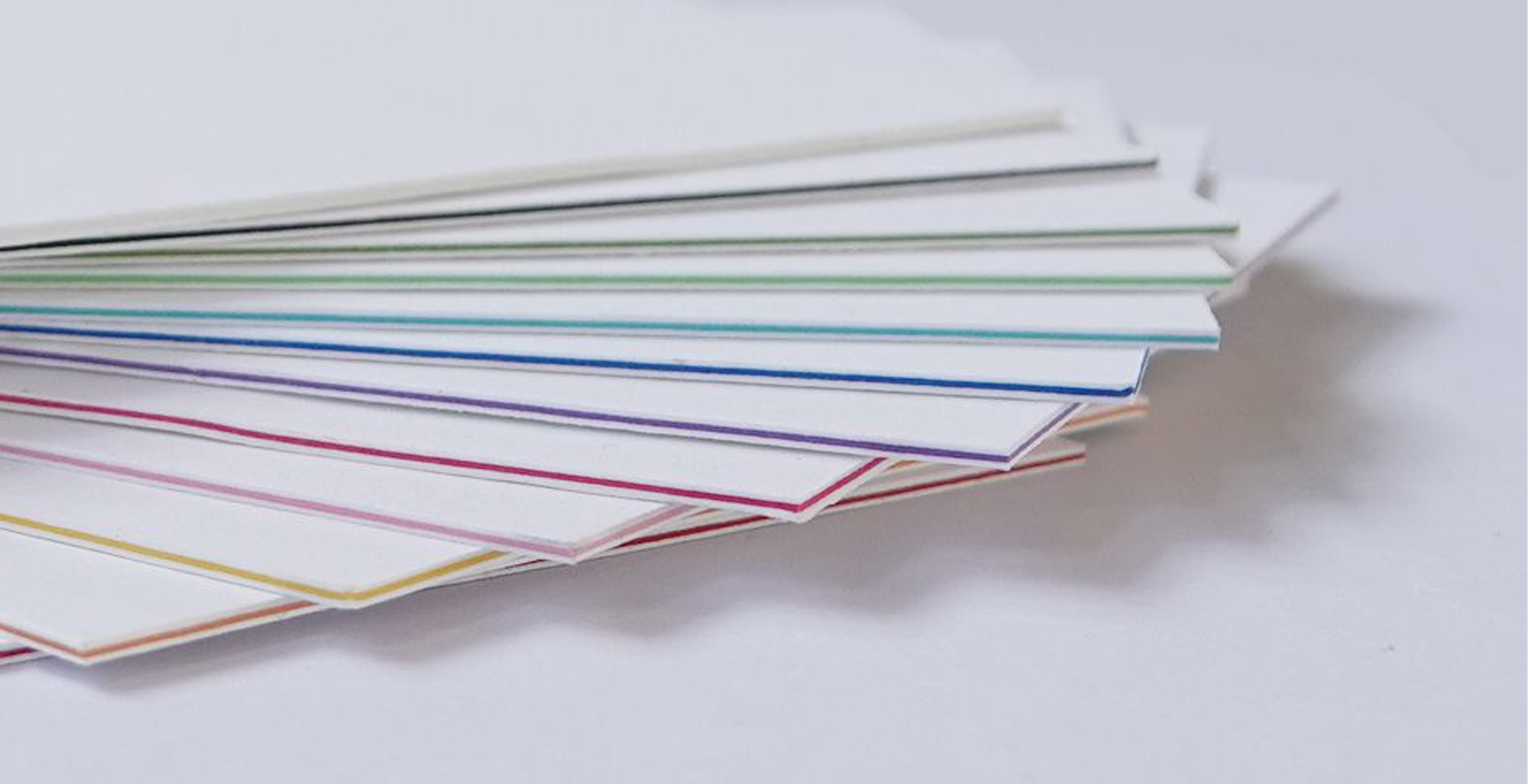 Kleur op snee verschillende kleuren bij papier stapel