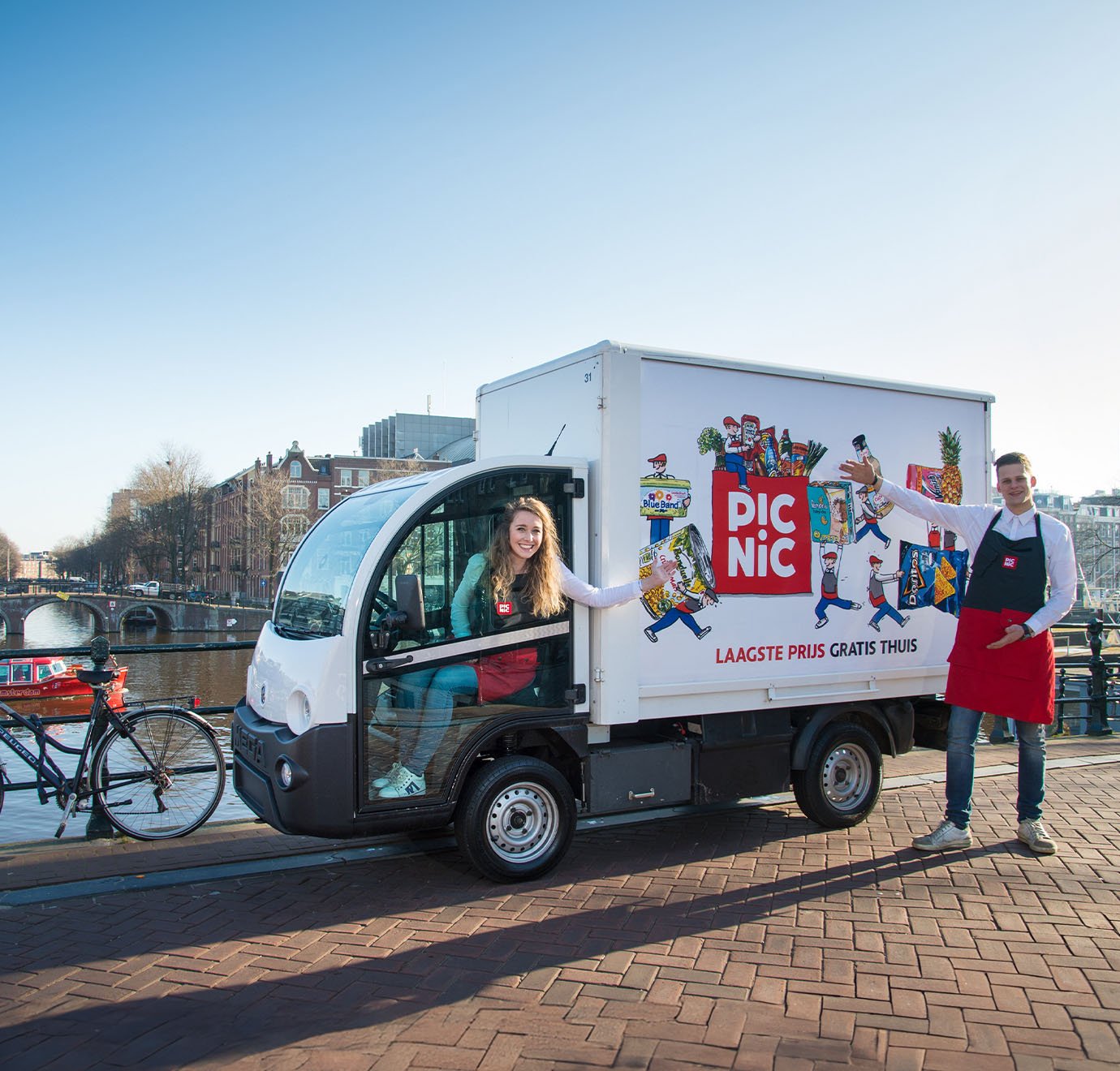 Picnic klantcase: bestelwagen met bedrukt drukwerk op maat, voorbeeld van succesvolle branding