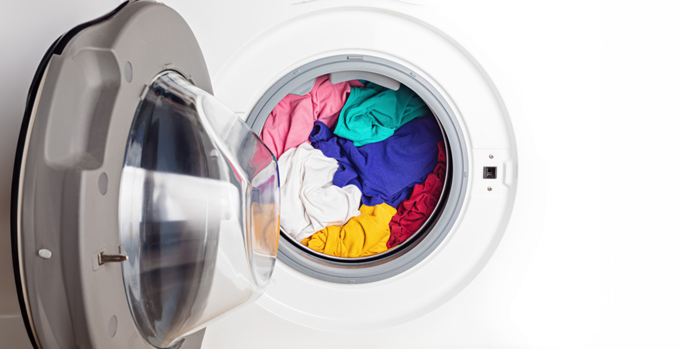 Bedrukte kleding na het wassen uitdrogen.