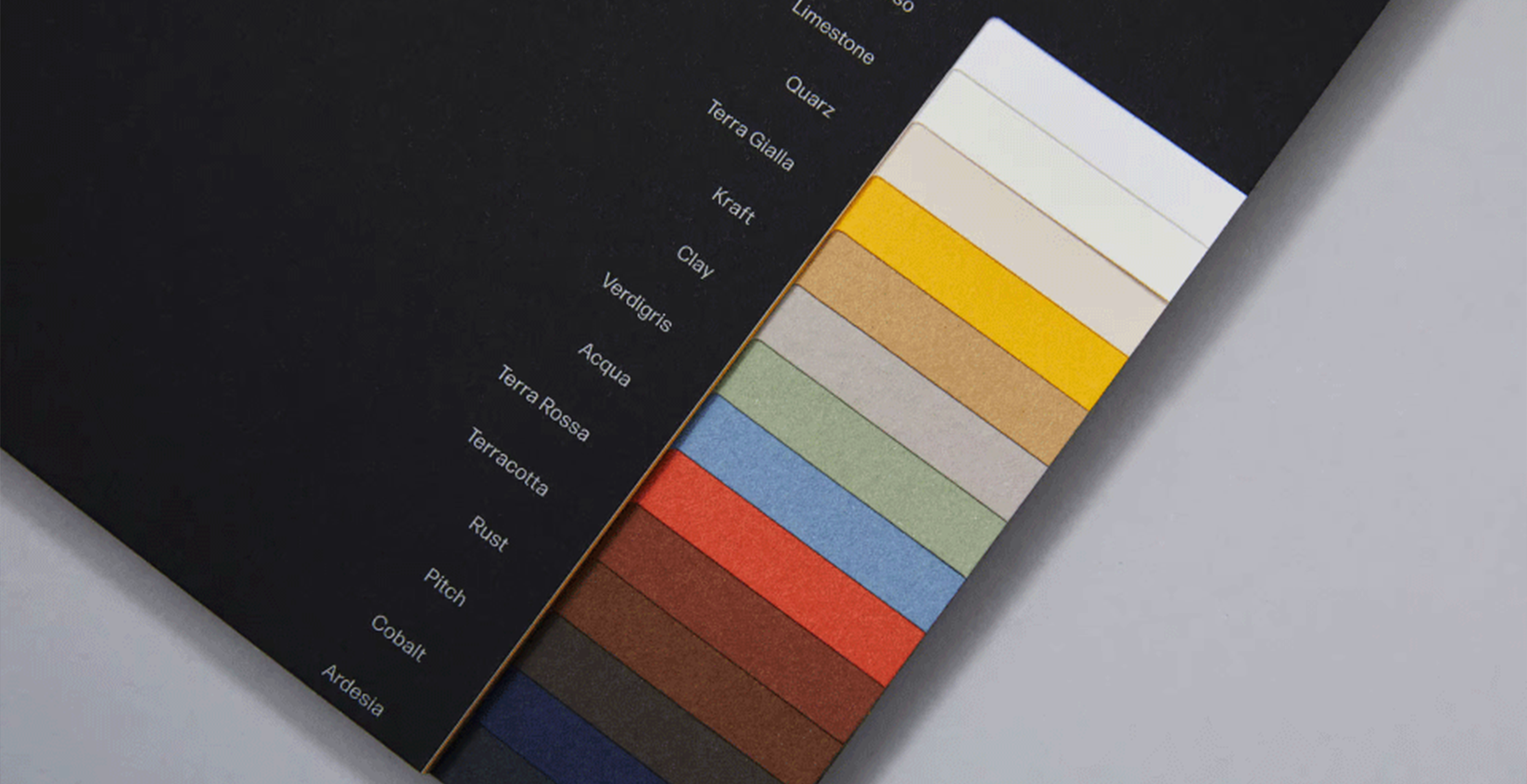 Fedrigoni papiersoorten stalen van de serie Materica