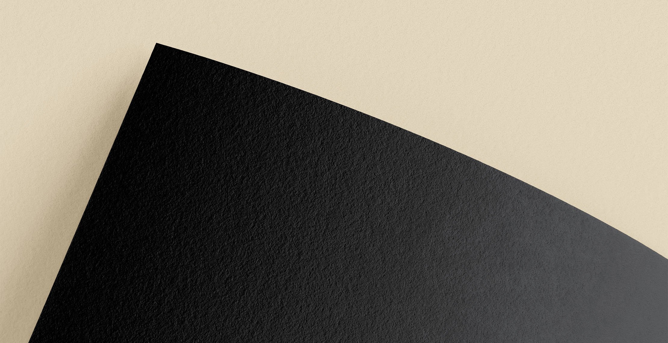 Zwart karton textuur zichtbaar hoekje en glans op zwart karton