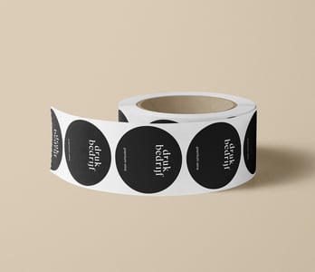 wijnetiketten op rol