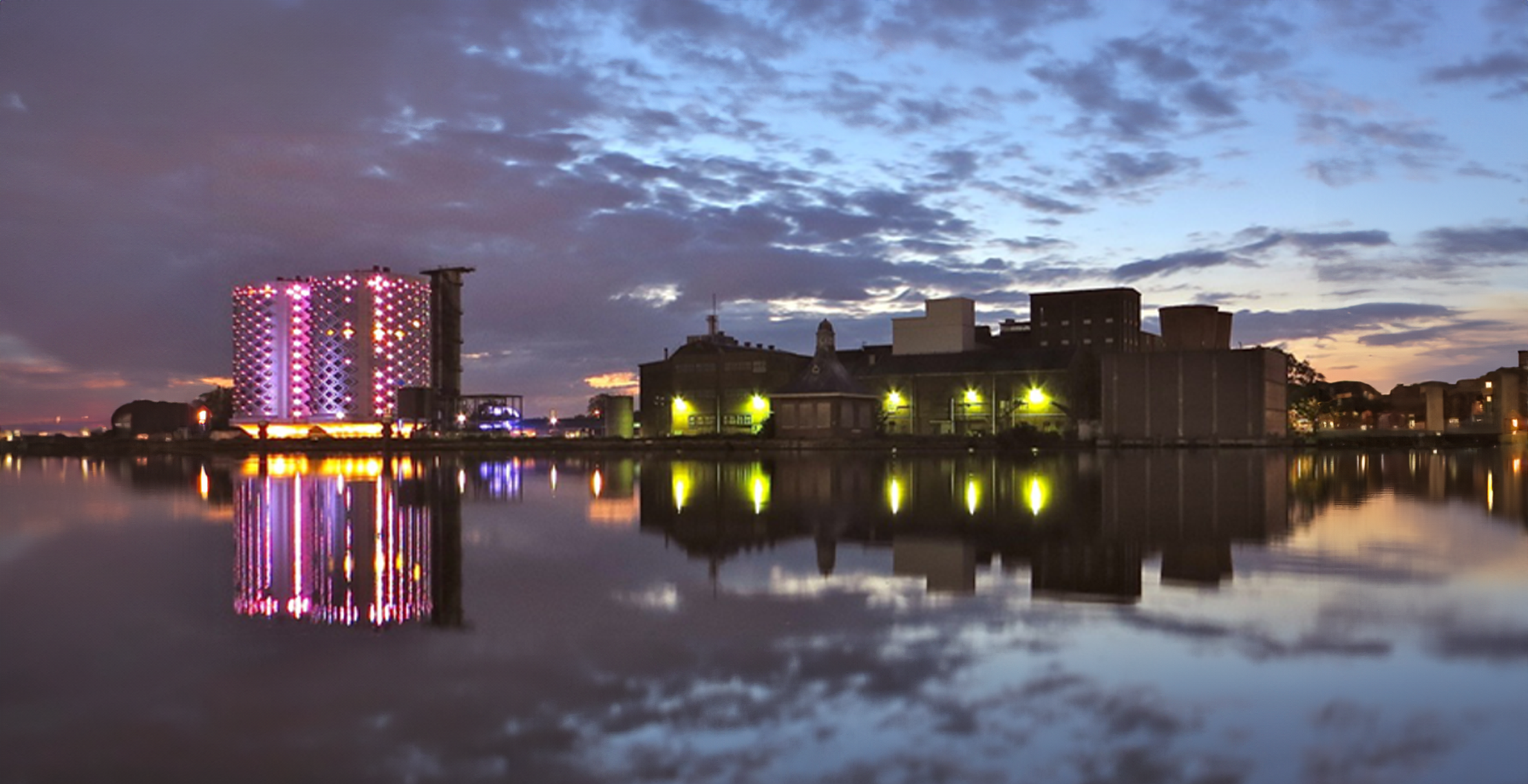 sugarcity skyline donker met water en lucht mooi landschap