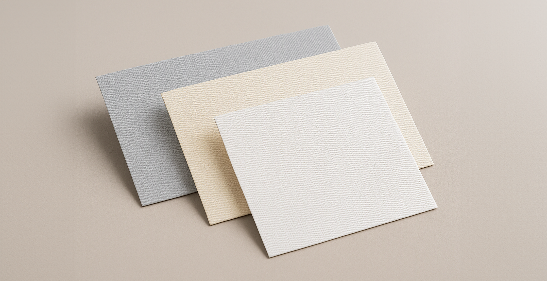 drie papieren met linnen pressing, grijs, beige en wit papier met linnen pressing