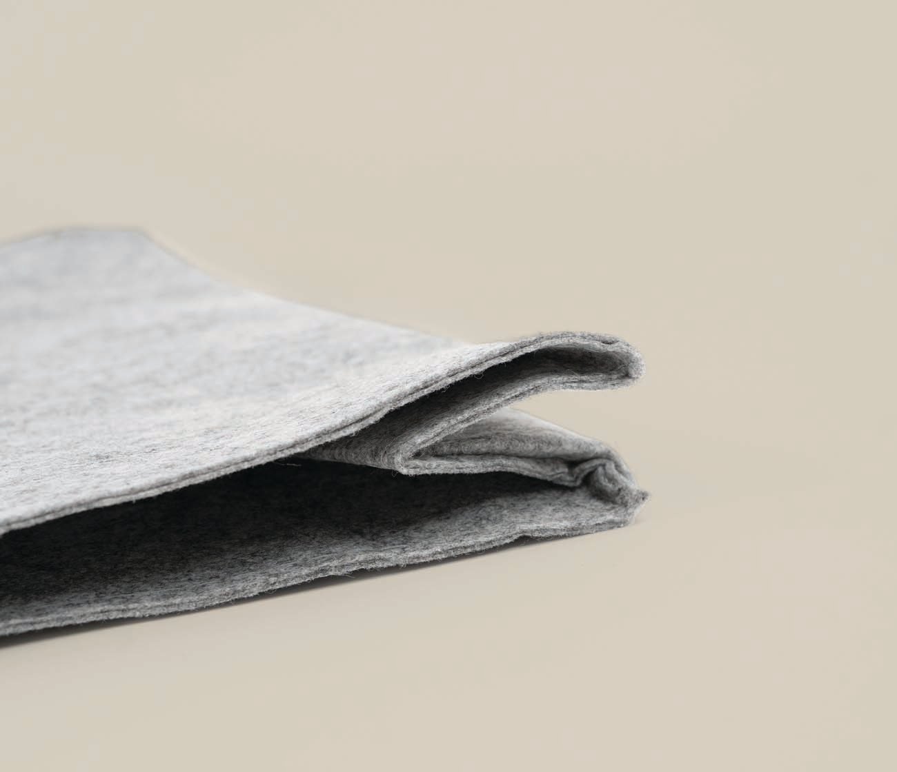 Duurzame vilten tas met bedrukte merknaam