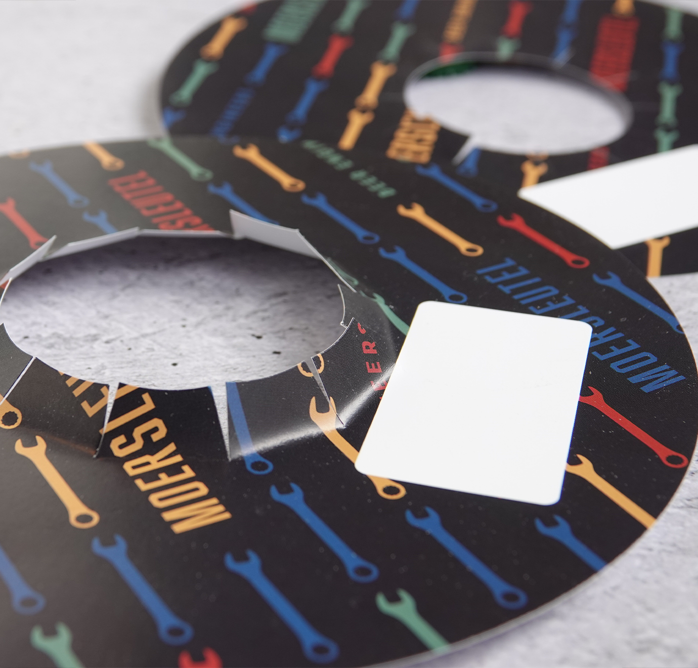 Laatste stap van stansen proces van bierfust na gestanst met stansmes