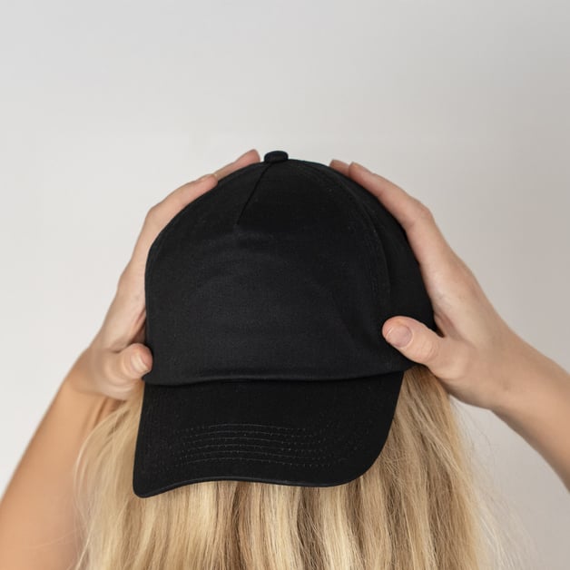 Opvallende baseball cap met logo voor klantenbinding