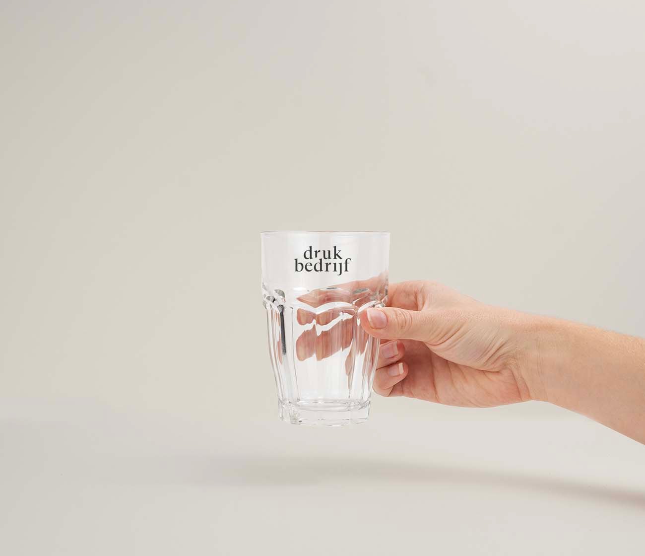 Creatieve drinkglazen voor festivals en borrels