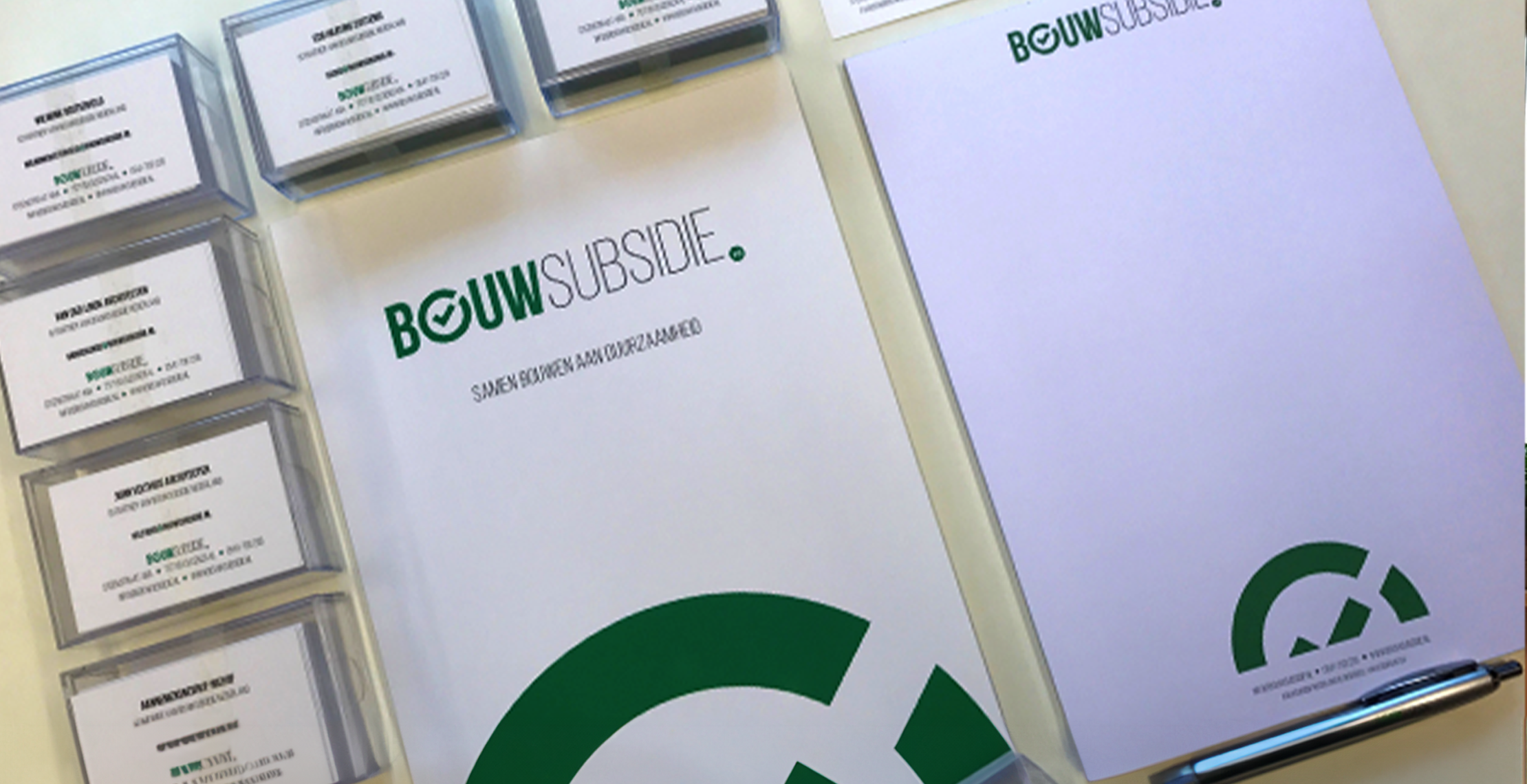 huisstijl drukwerk van bouwsubsidie visitekaartjes en briefpapier en pennen