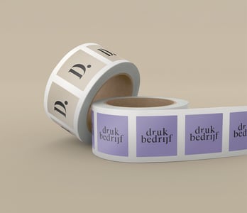 bedrukte etiketten op rol