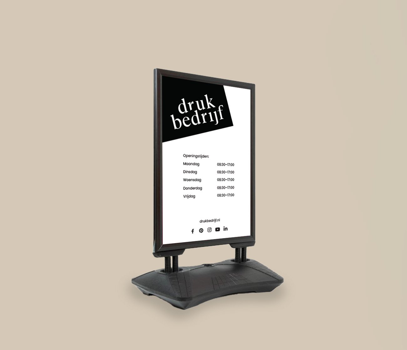 Zwart stoepbord met watertank