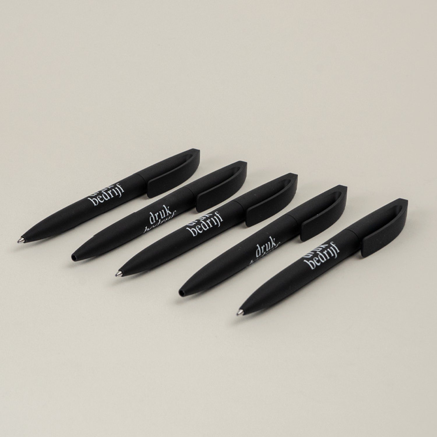 senator pennen met logo