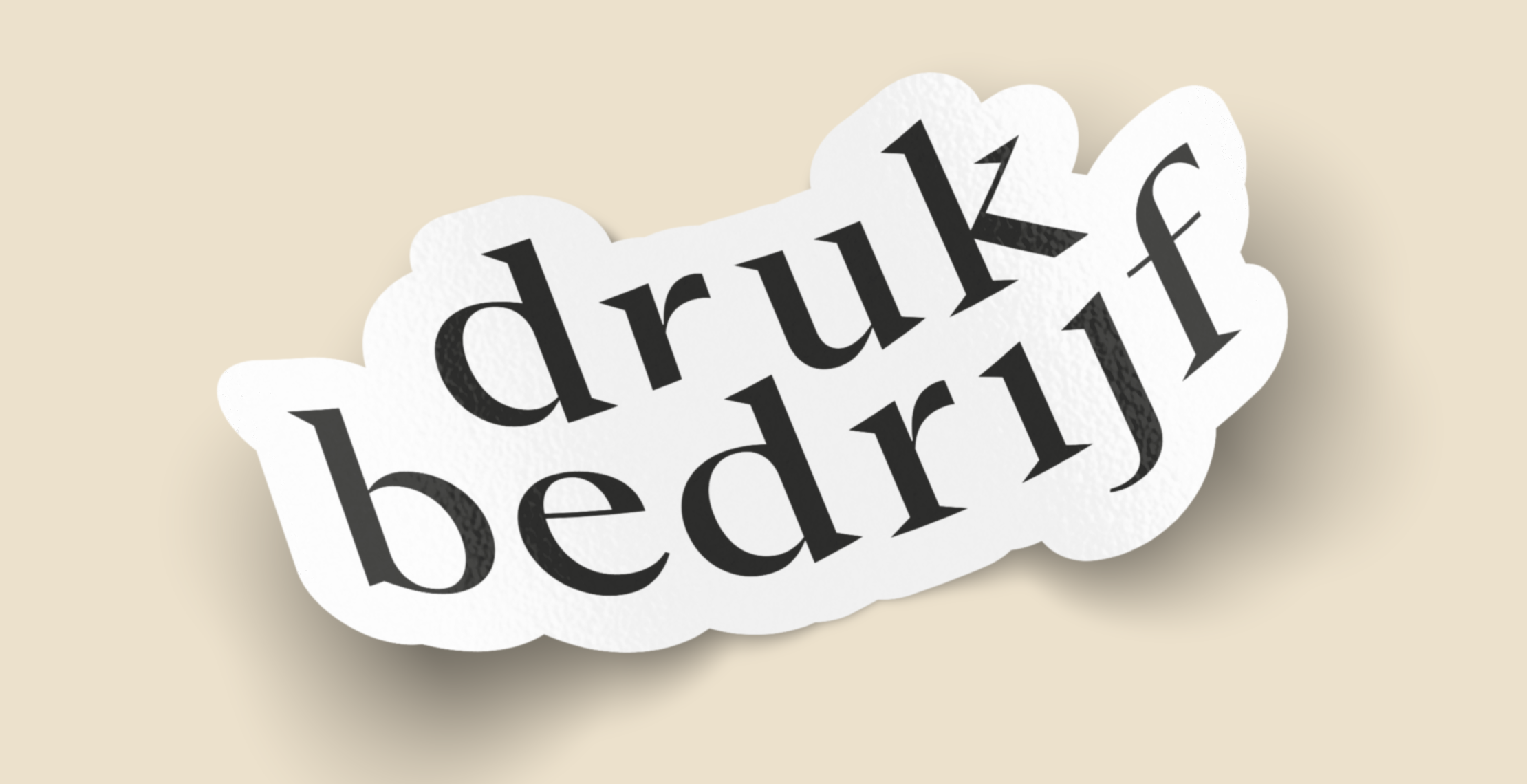 Cutcontour sticker logo op beige achtergrond