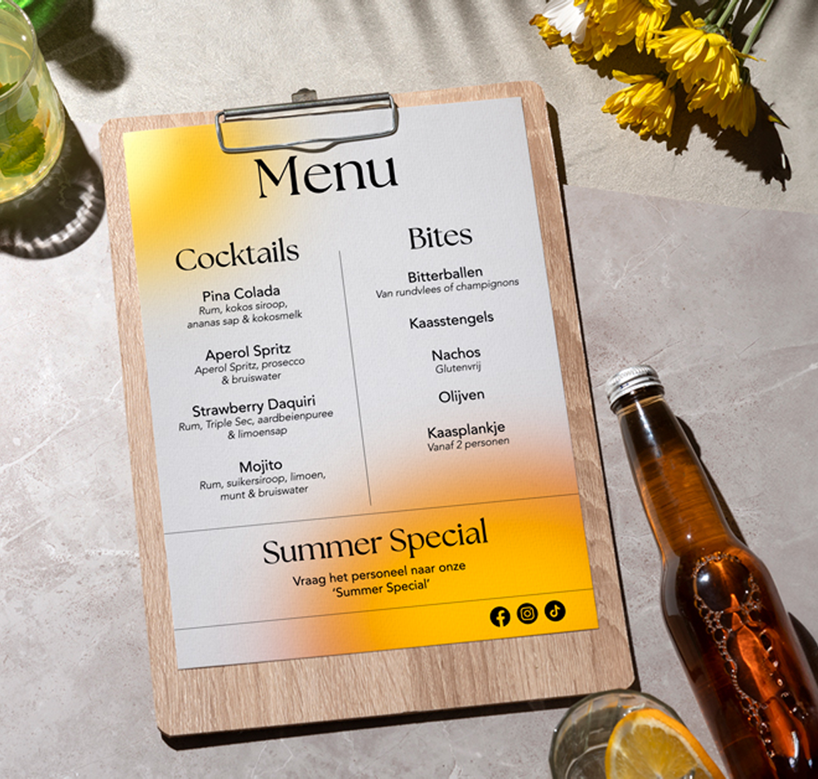 Bedrukte menukaart in een klembord