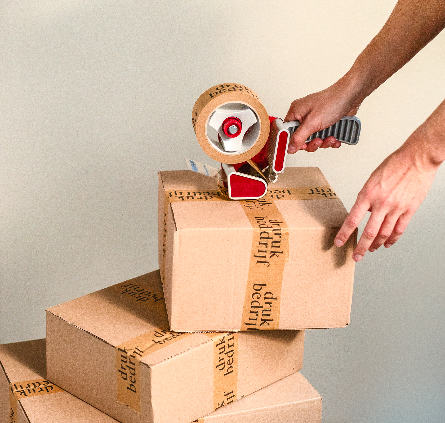 eco tape bedrukt met logo op pakketjes