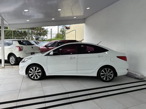 HYUNDAI accent 2016 Image 5