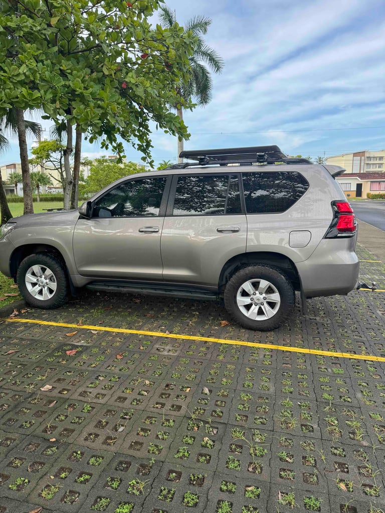 Foto de toyota land cruiser prado 2019