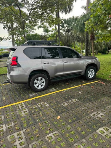Foto de toyota land cruiser prado 2019