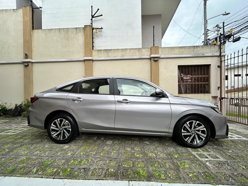 Foto de toyota yaris 2024