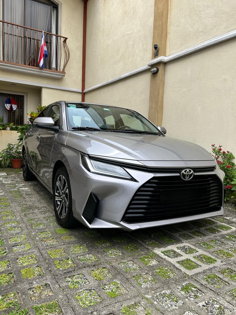 Foto de toyota yaris 2024