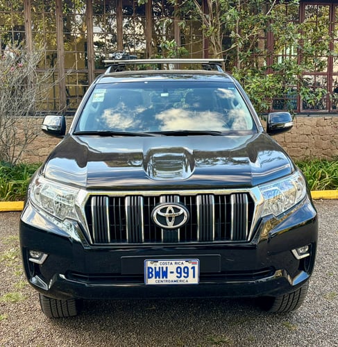 Foto de toyota land cruiser prado 2023
