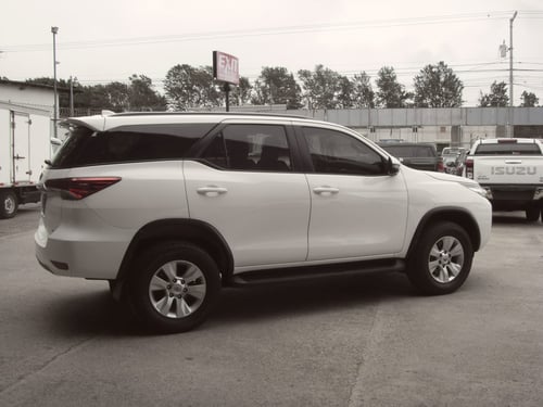 toyota fortuner 2018 Image 3