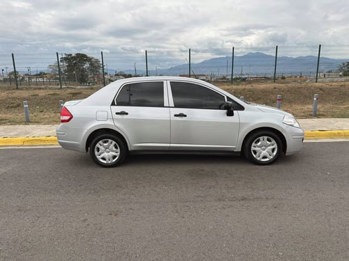 nissan tiida 2018 Image 4