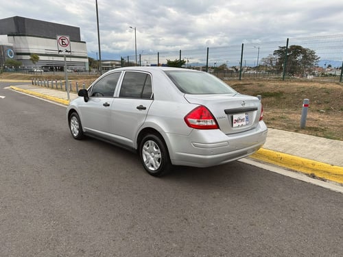 nissan tiida 2018 Image 2