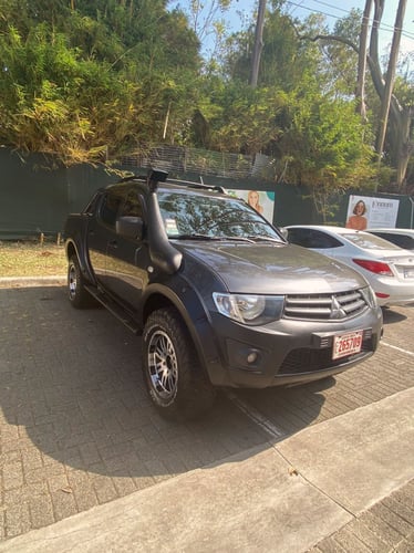 mitsubishi l200 2013 Image 2