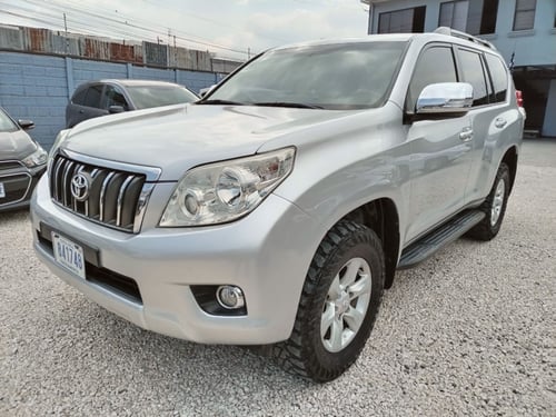 toyota prado 2011 Image 2