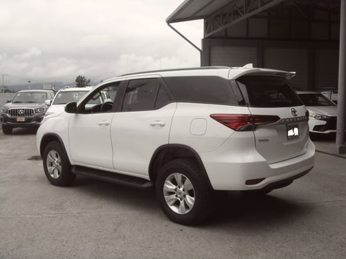 toyota fortuner 2018 Image 4