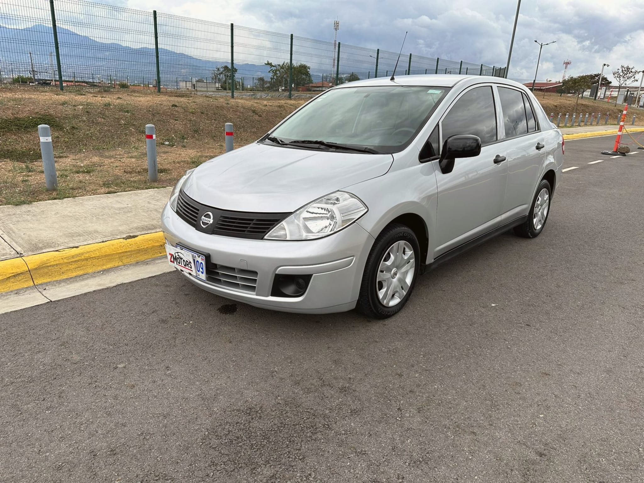 nissan tiida 2018 Image 1