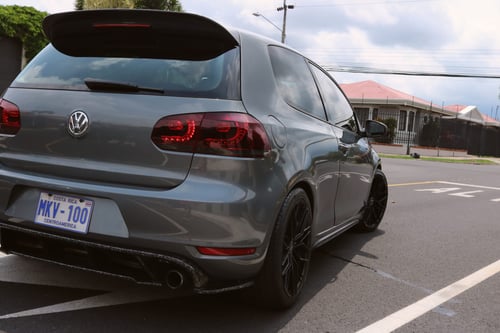 volkswagen golf gti 2010 Image 2