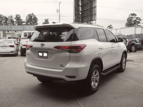 toyota fortuner 2018 Image 2