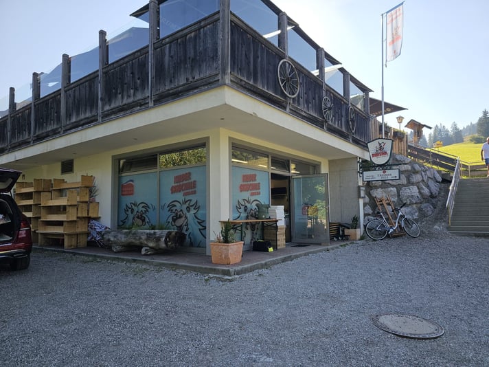 b8515e12-9bbb-4f4d-9624-9670ed1866df