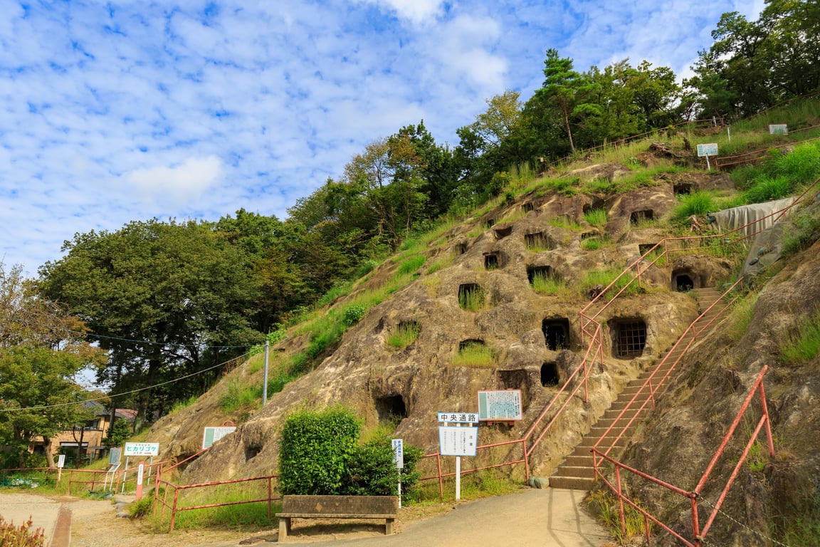 Ancient Tombs Japan — Yoshimi Hundred Caves