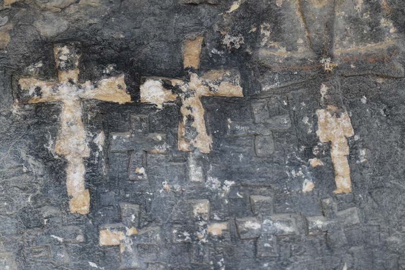 Diyarbakir Stone Crosses Carvedi — Egil Rock-Cut Castle 