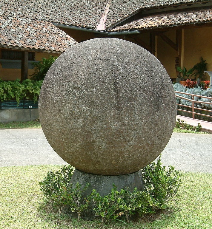 Stone Sphere Made By The Diquis Culture In The Courtyard Of The National Museum Of Costa Rica — The Diquis Stone Spheres