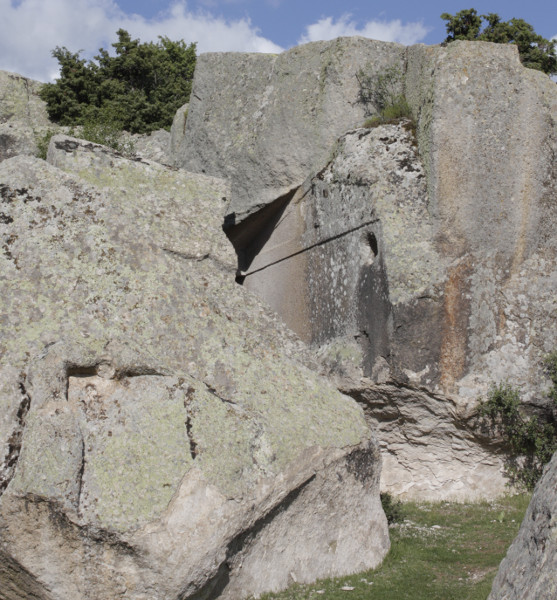 Behind Broken Lion Rock Yilantas — Broken Lions' Rock