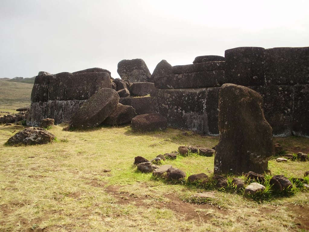 Ahu Vinapu Moai Head Rapa Nui — Ahu Vinapu