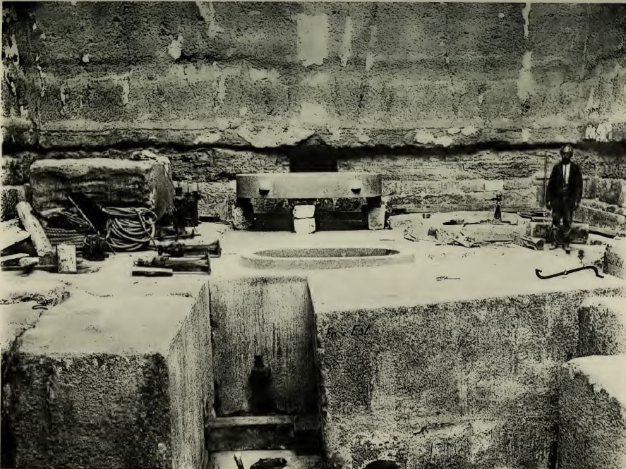 Altar With Knobs Zawyet Unfinished Pyramid — Unfinished Pyramid of Zawyet El Aryan