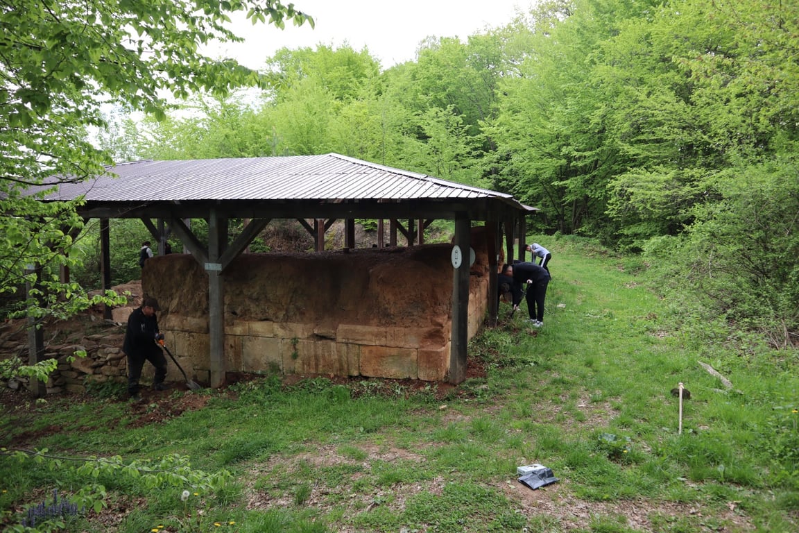 Anceint Dacian Tower Sideview — Tilisca Dacian Settlement 