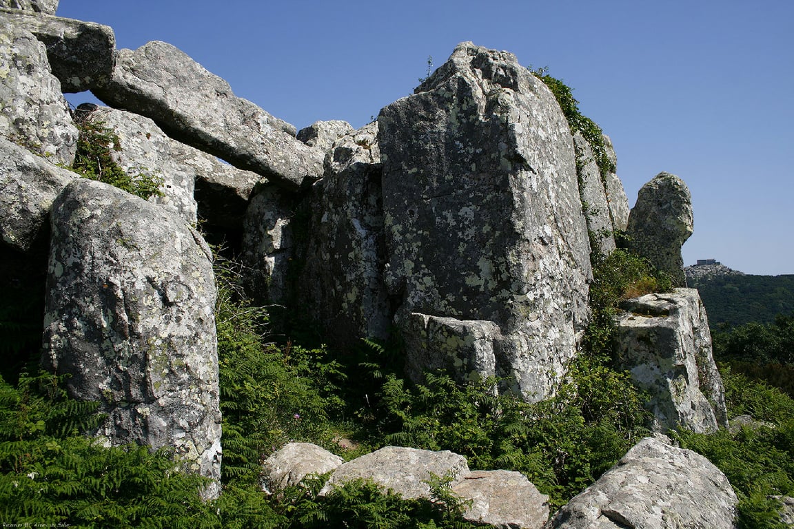 Anta De Adrenunes Dolmen Peninha North South 102 Wm 18361700 — Anta de Adrenunes