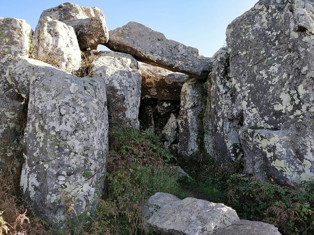 Anta De Adrenunes Megalithic Dolmen Passage 102 Wm 75434747 — Anta de Adrenunes