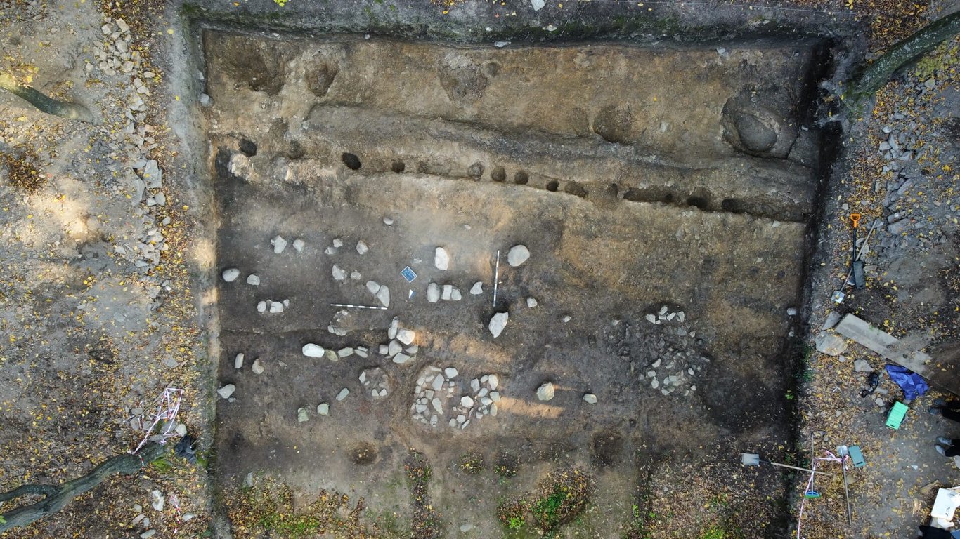 Archaeology Dig Tilisca Dacian Camp Site — Dacian Archaeology