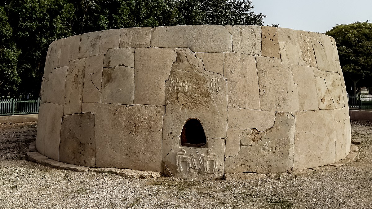 Archaic Cairn Uae Hili Grand Tomb — The Hili Grand Tomb